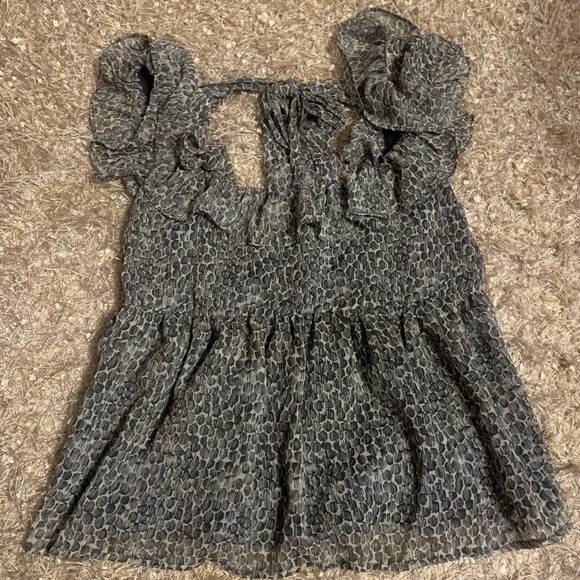 Banana Republic Ruffle Blouse - sz M - NWOT - Picture 11 of 11